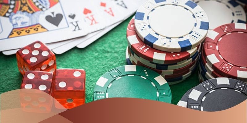 Quan sát bài đối thủ để đưa ra chiến lược hợp lý nhất